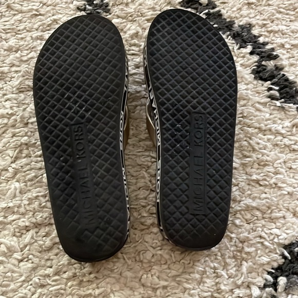 Michael Kors stack flip-flops size 7 - Picture 9 of 11